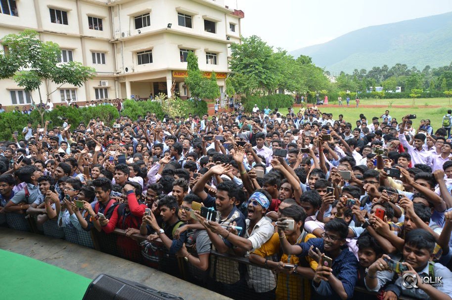 Yuddham-Sharanam-Team-at-Vizag-CEC-College
